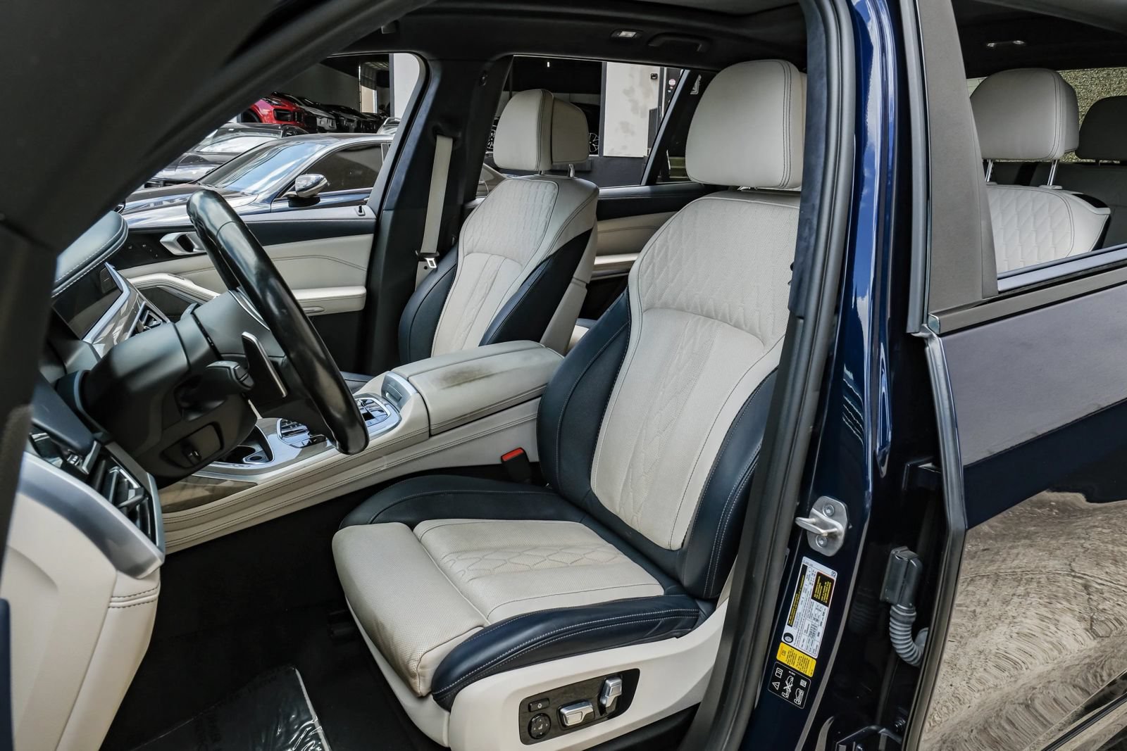 Used 2021 BMW X7 xDrive40i w/ M Sport Package AWD/4WD image 31