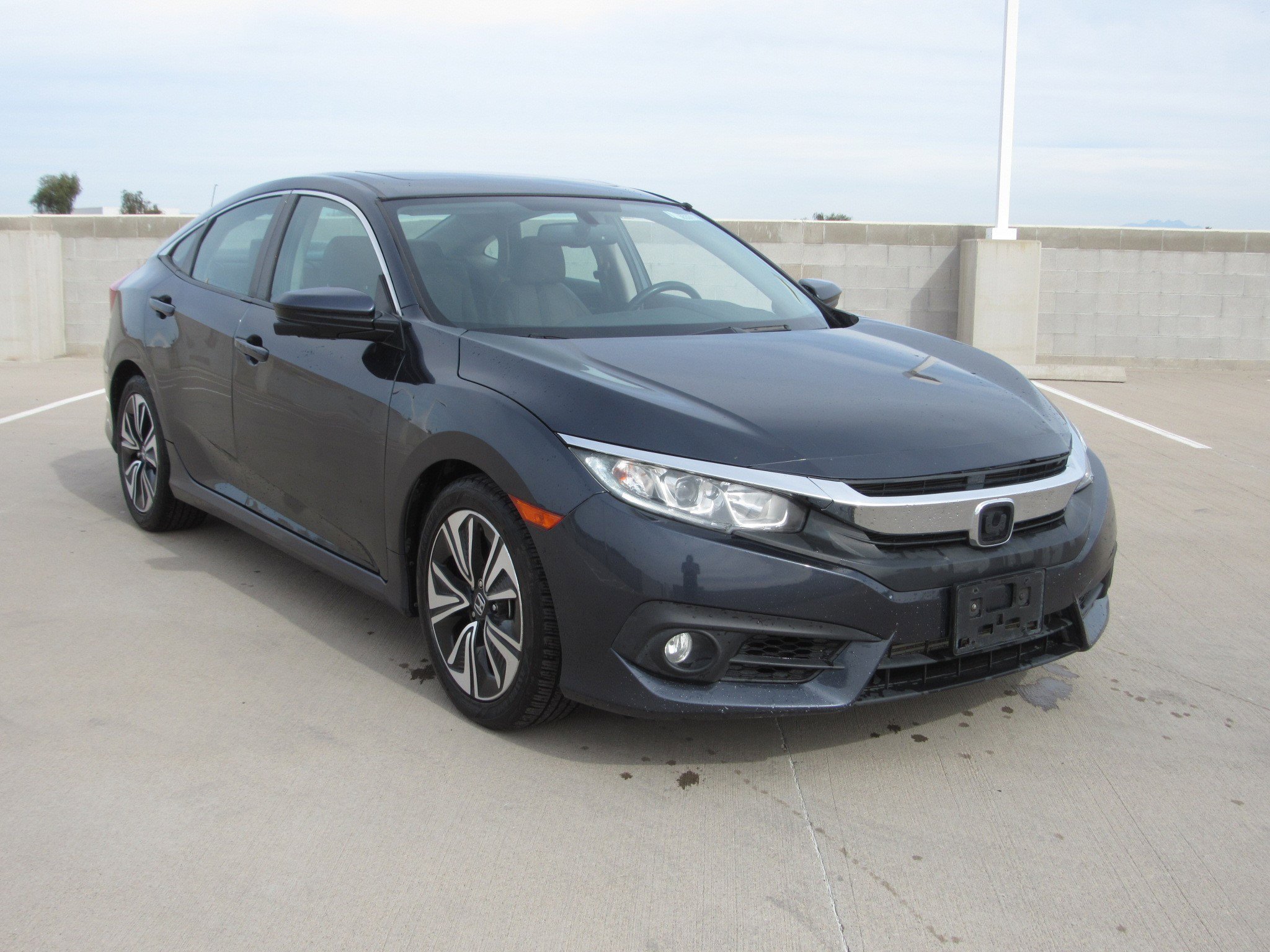 Used 2017 Honda Civic EX-L image 2