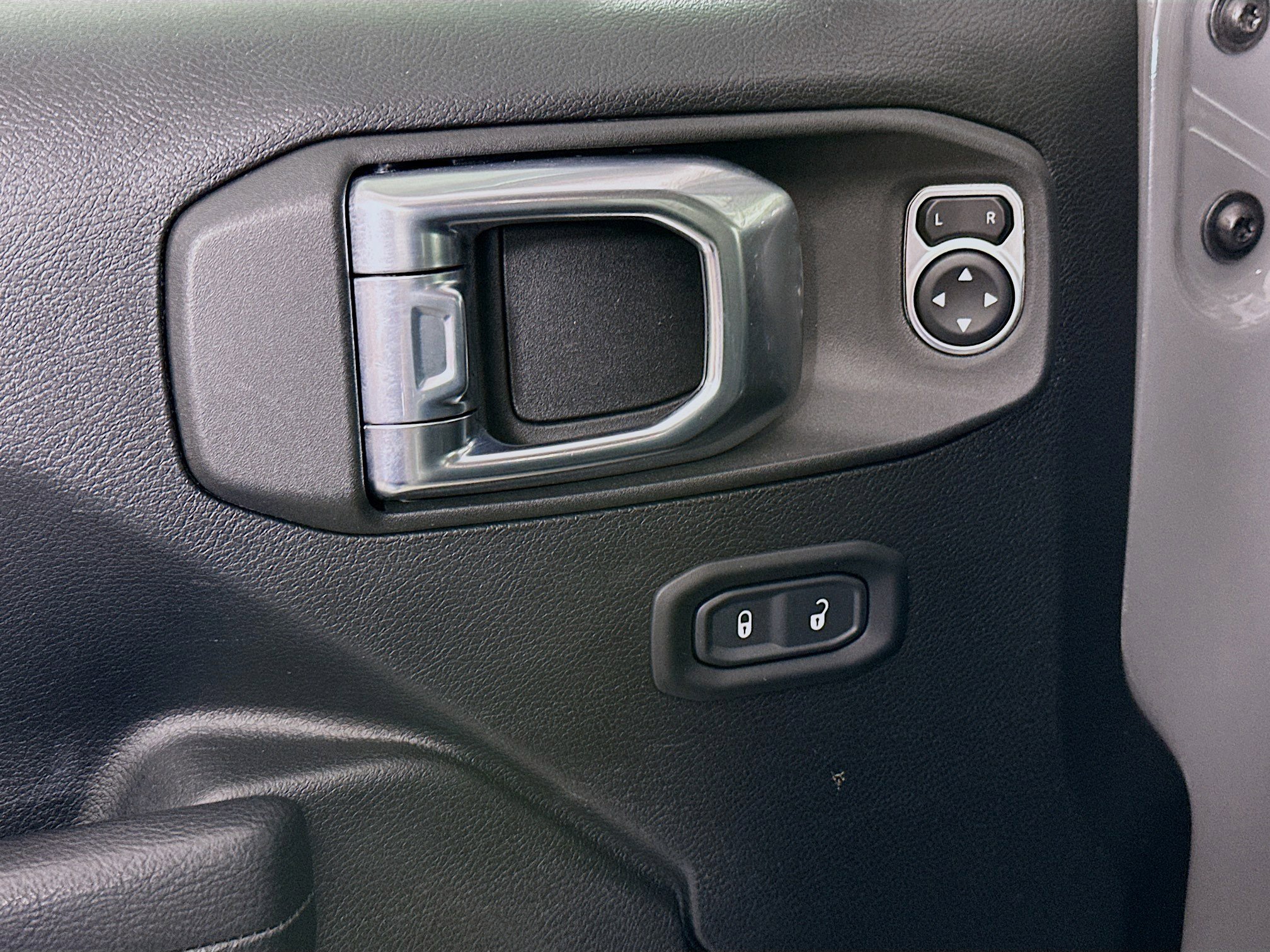 Used 2023 Jeep Wrangler Unlimited Rubicon 4xe AWD/4WD image 15