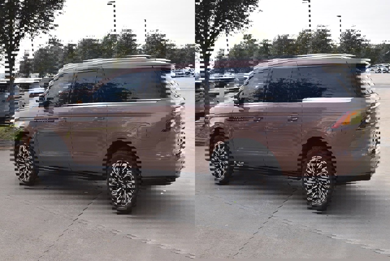 New 2025 Lincoln Navigator L Black Label image 10