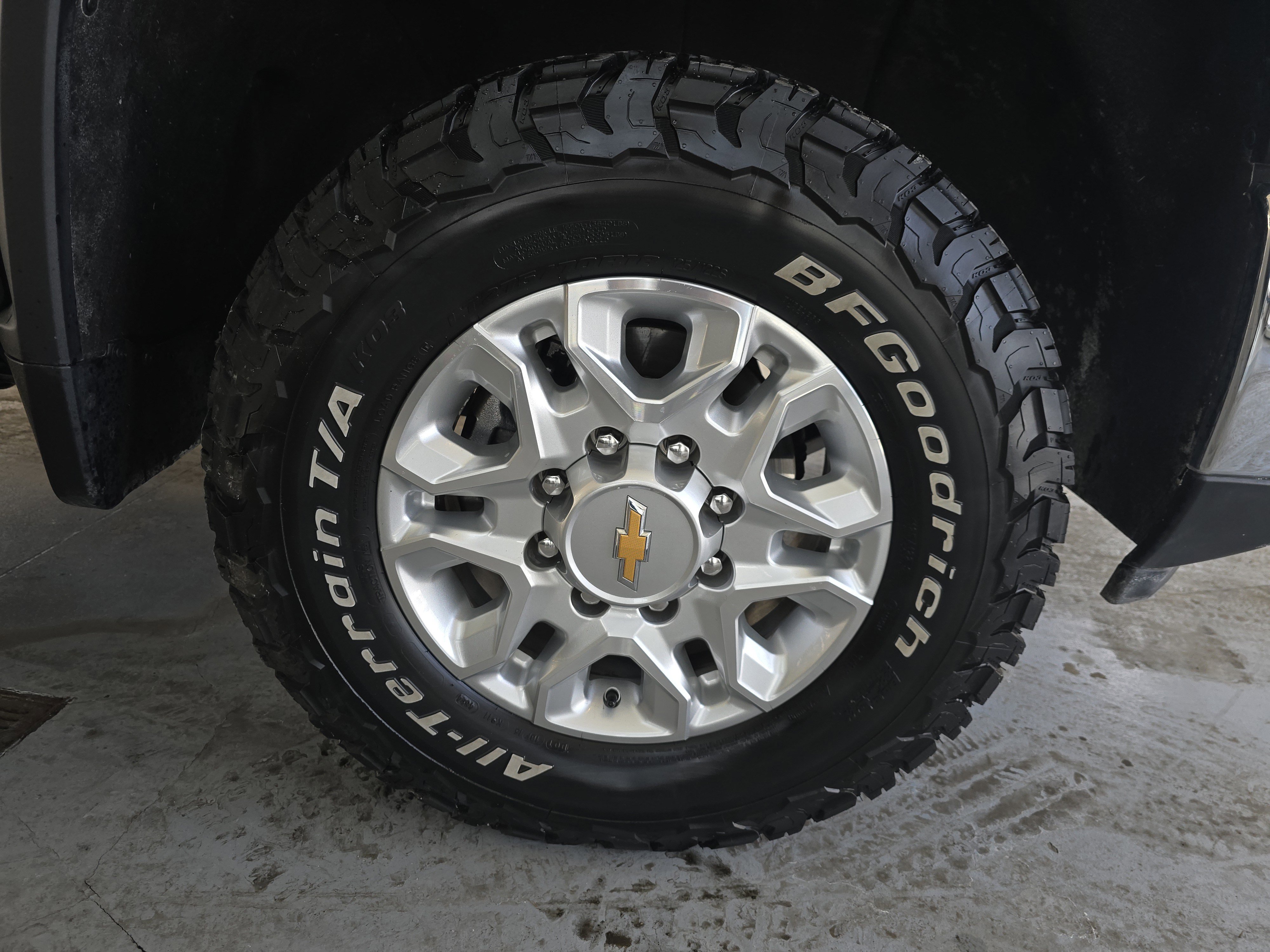 Used 2024 Chevrolet Silverado 2500 LT w/ Convenience Package image 10