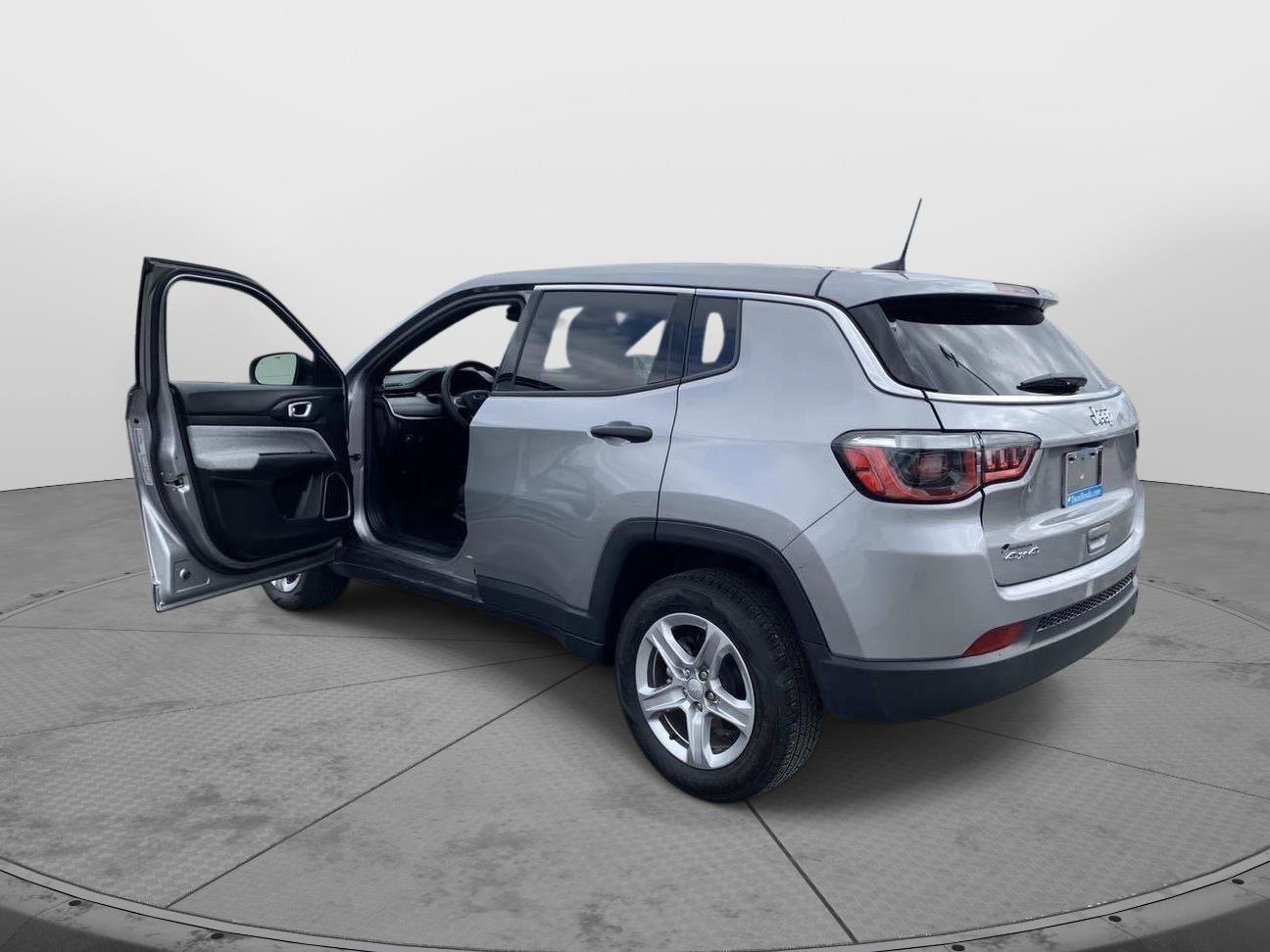 Used 2024 Jeep Compass Sport image 8