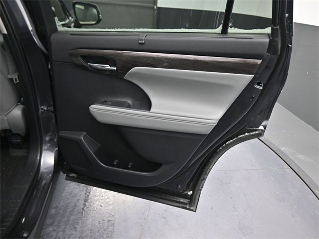 Used 2024 Toyota Highlander Platinum image 13