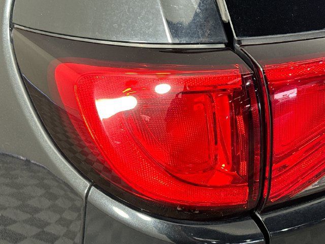 Used 2022 Chrysler Voyager LX FWD image 33