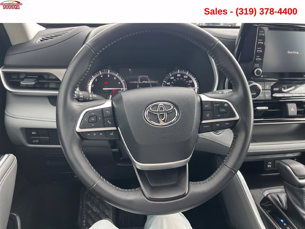 Used 2022 Toyota Highlander XLE AWD/4WD image 15