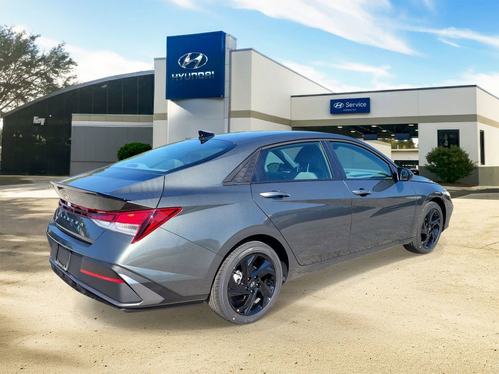 Used 2026 Hyundai Elantra Sport w/ Cargo Package FWD image 4