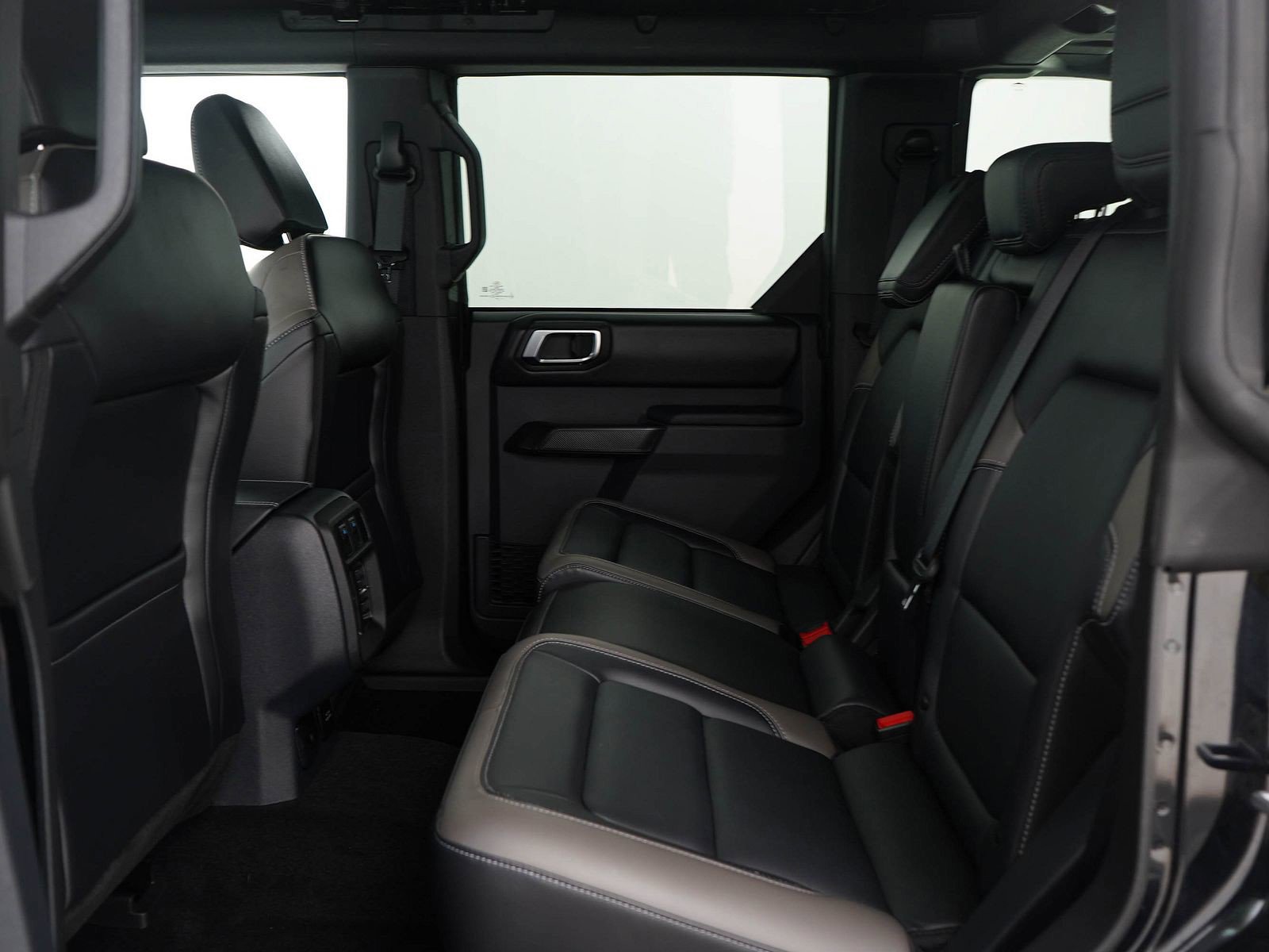 Used 2025 Ford Bronco Outer Banks image 14