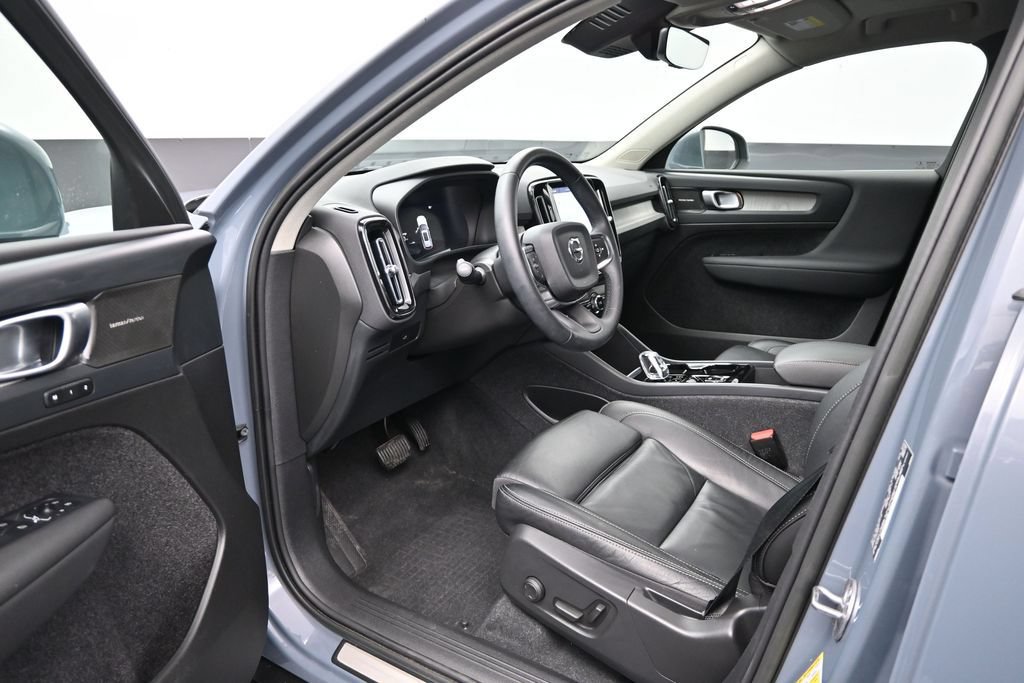 Used 2023 Volvo XC40 B5 Ultimate w/ Protection Package Premier AWD/4WD image 9