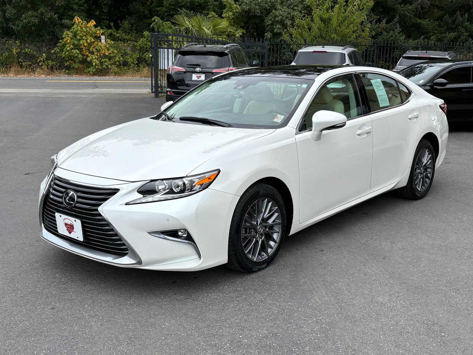 Used 2018 Lexus ES 350 w/ Navigation System Package FWD image 3