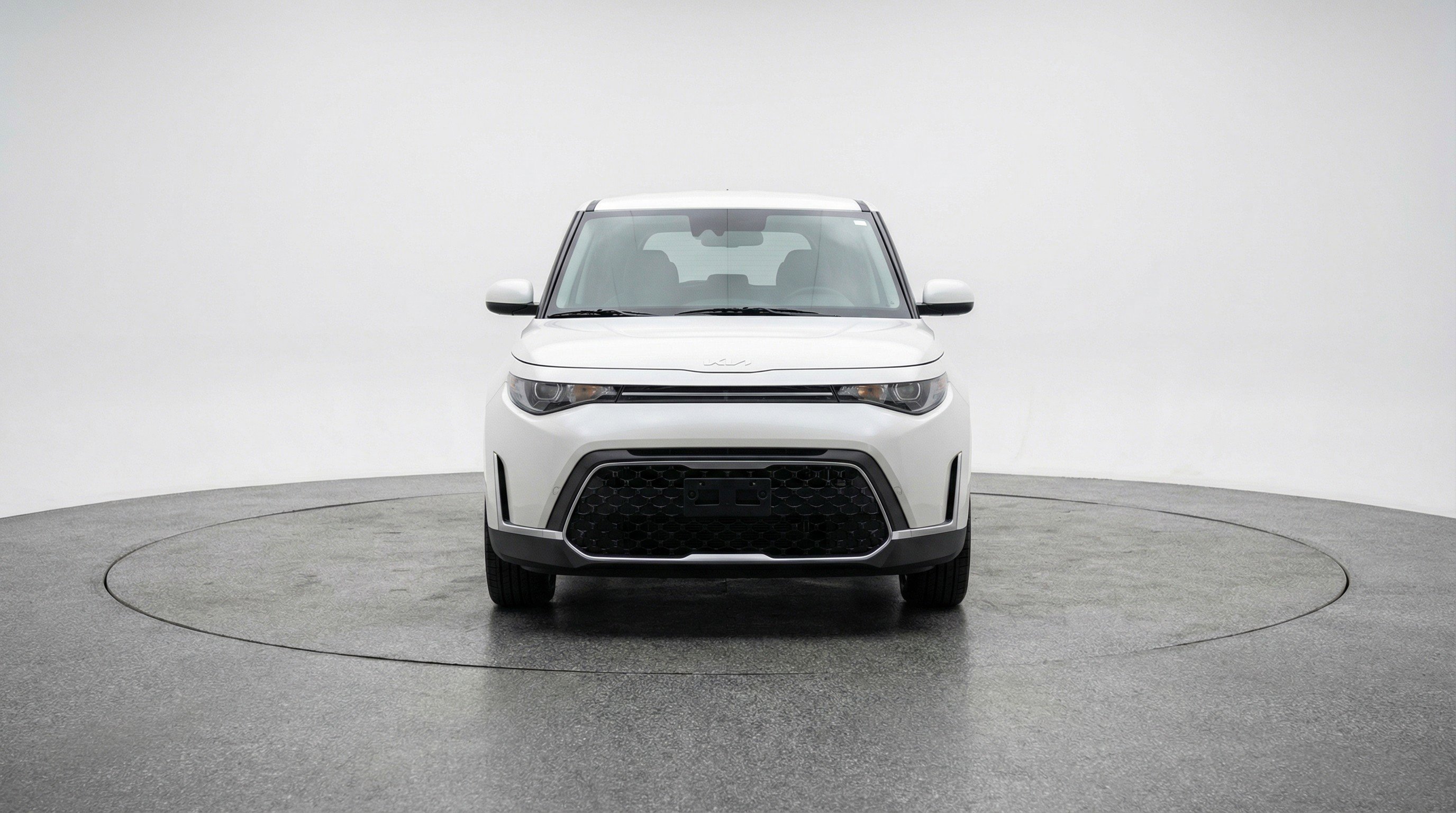 Used 2025 Kia Soul LX w/ LX Technology Package FWD image 2