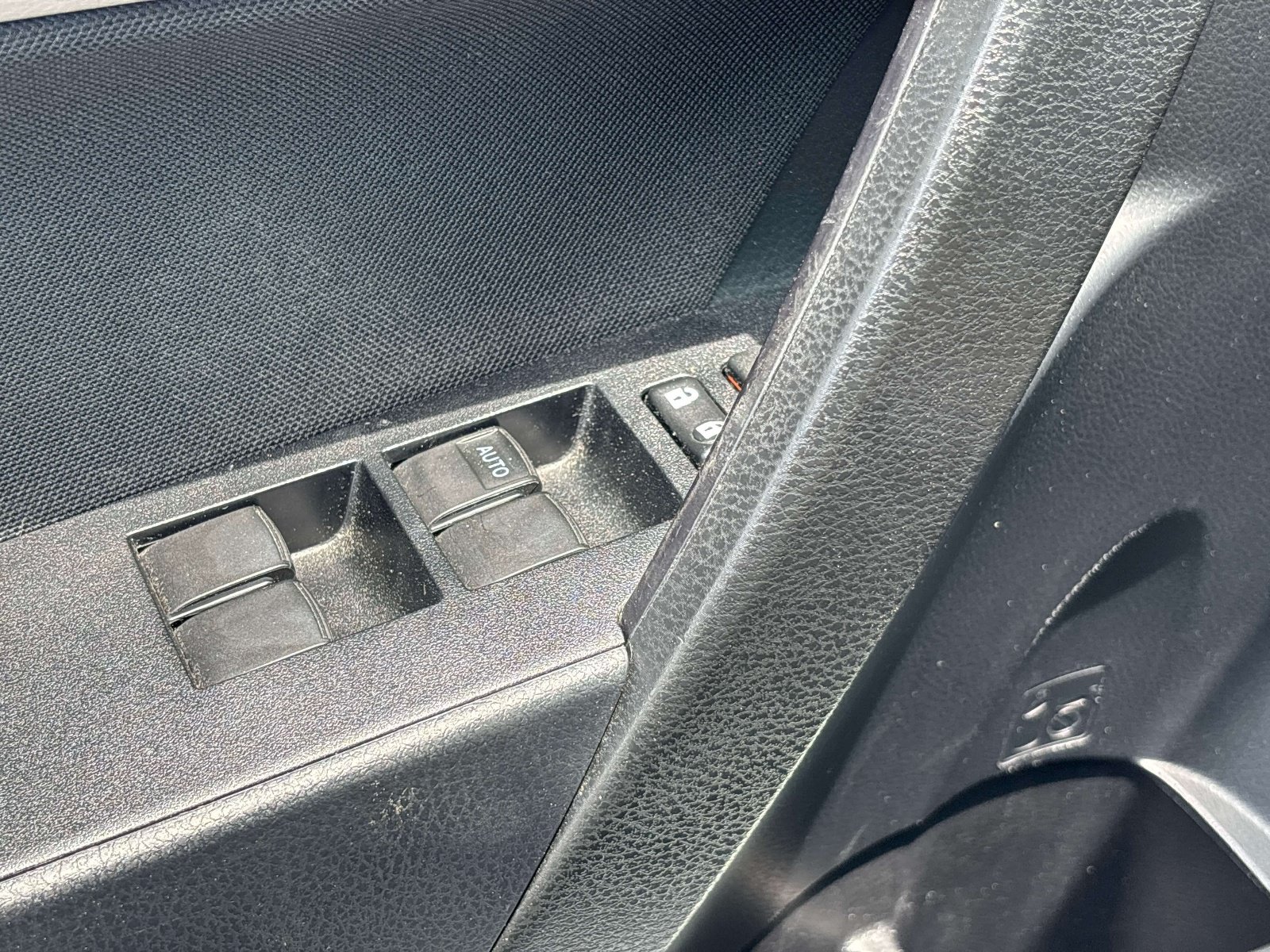 Used 2018 Toyota Corolla LE FWD image 12