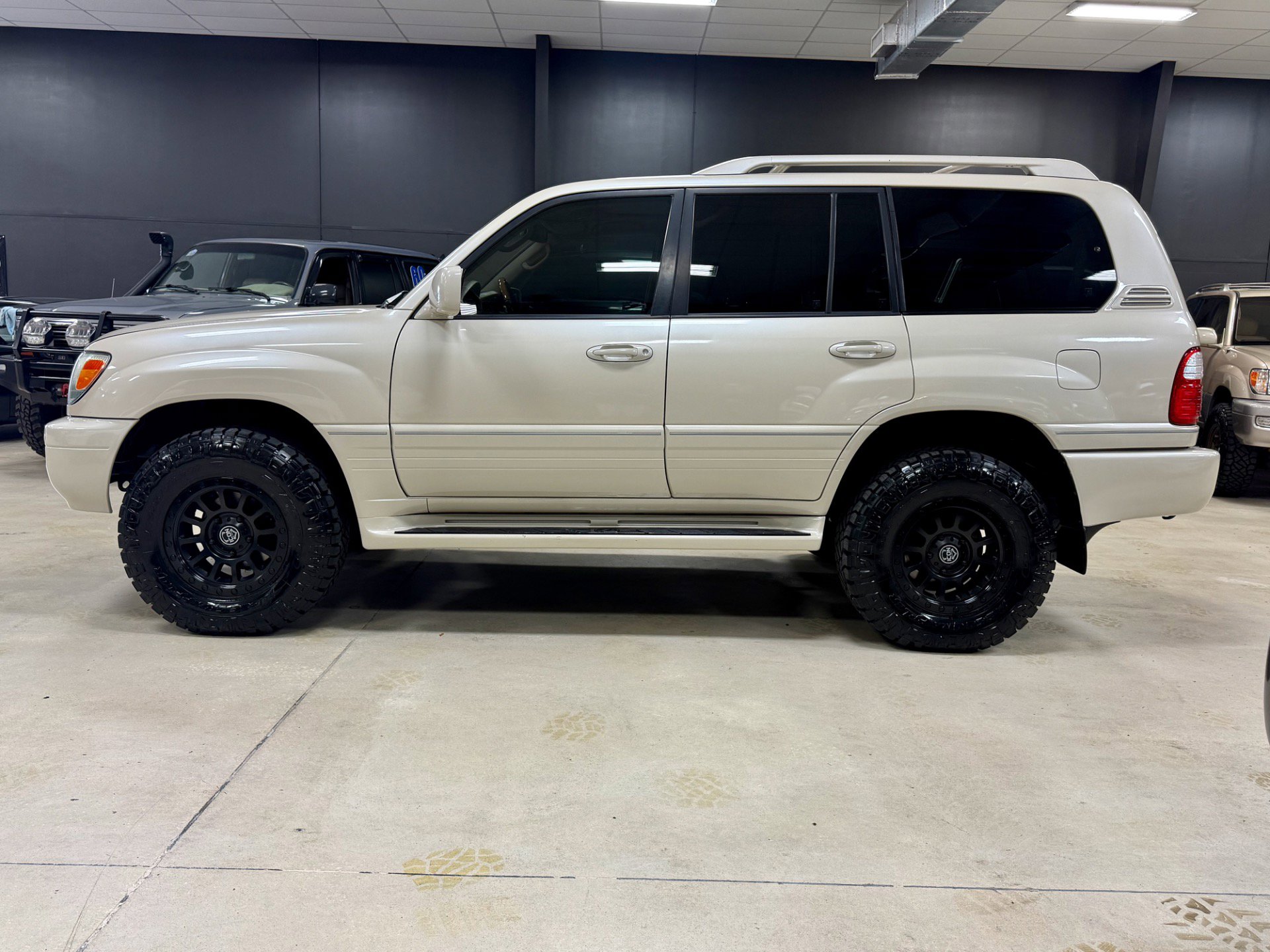 Used 2005 Lexus LX 470 4WD image 11