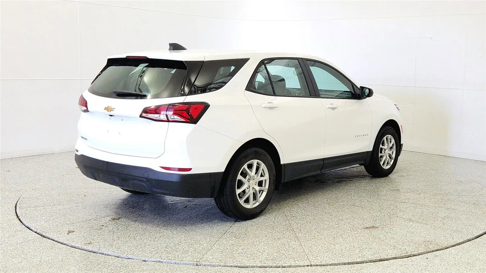 Used 2024 Chevrolet Equinox LS FWD image 7