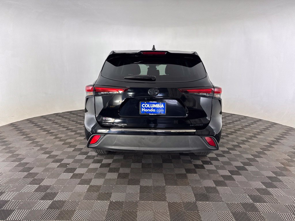 Used 2024 Toyota Highlander LE AWD/4WD image 10