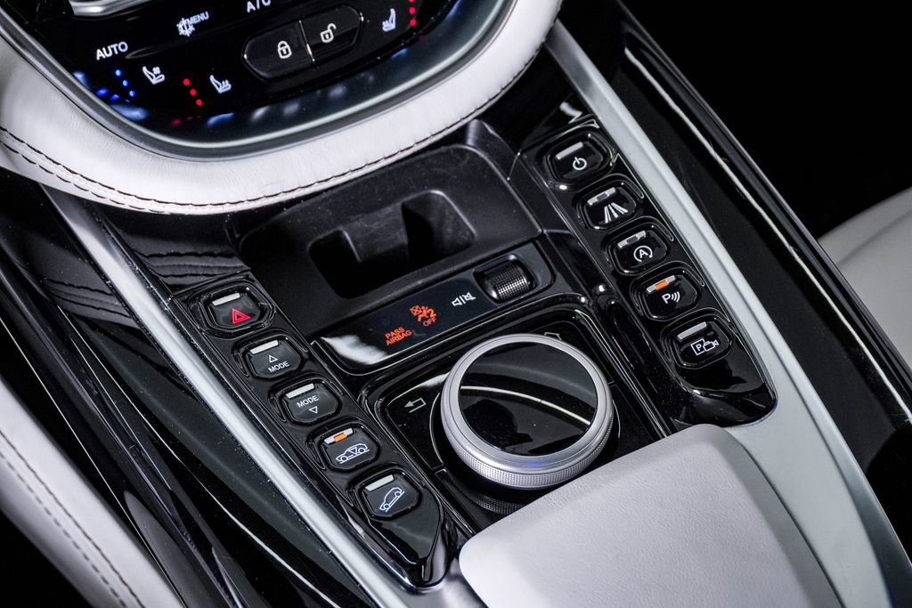 Used 2023 Aston Martin DBX AWD/4WD image 30
