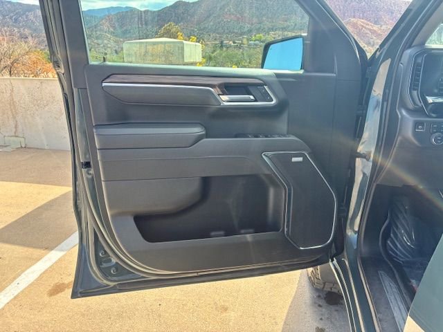 Used 2025 Chevrolet Silverado 1500 LT Trail Boss w/ Convenience Package II AWD/4WD image 10