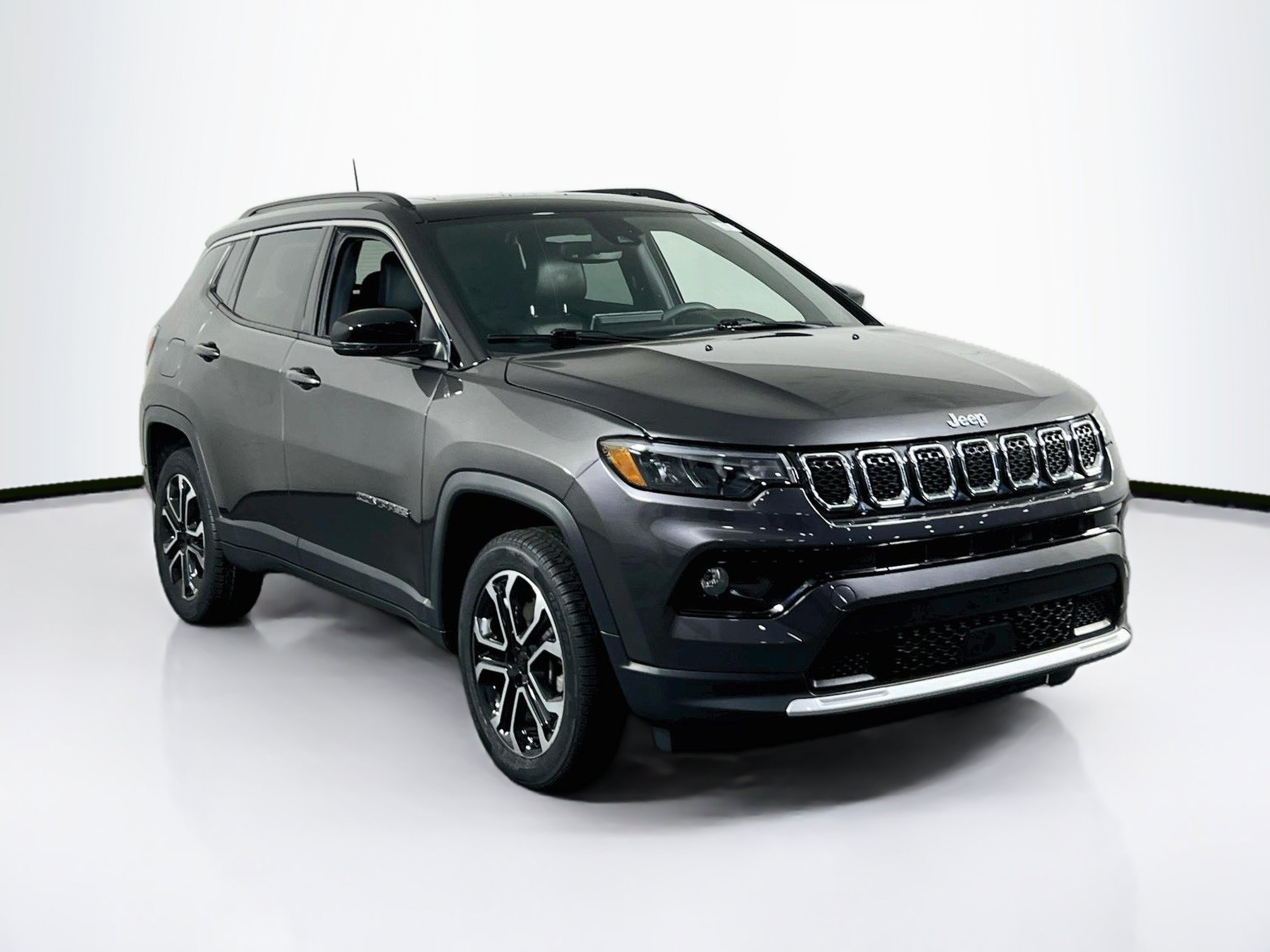 Used 2023 Jeep Compass Limited w/ Sun and Sound Group AWD/4WD image 3