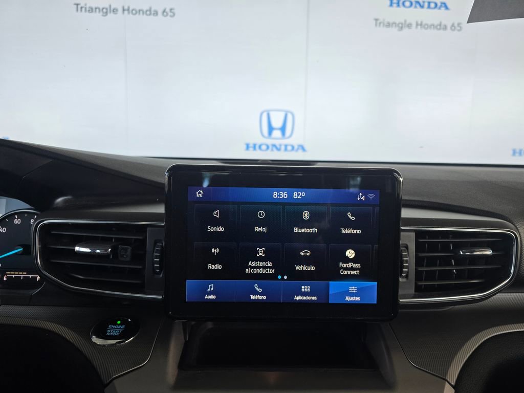 Used 2021 Ford Explorer XLT image 30