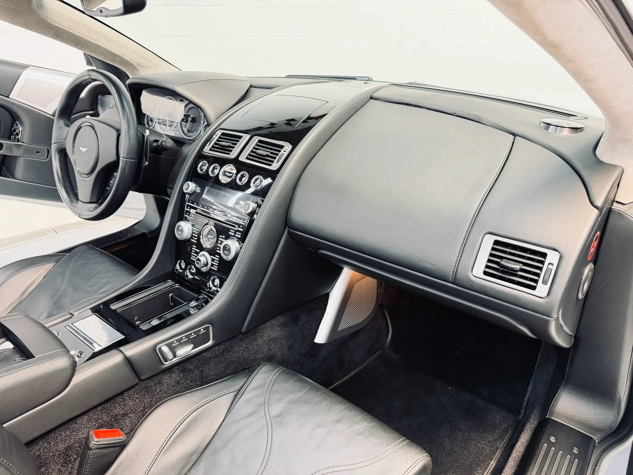 Used 2012 Aston Martin DBS Volante RWD image 5
