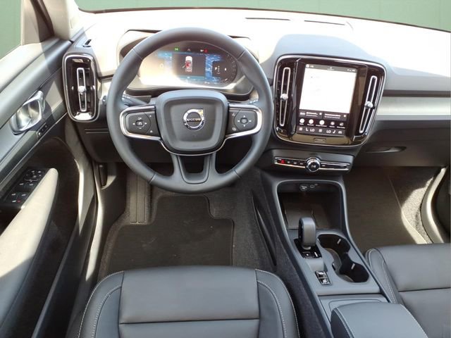 New 2026 Volvo XC40 B5 Core AWD/4WD image 13