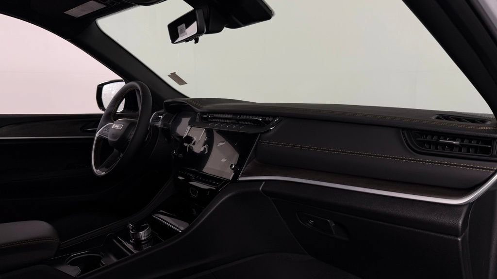 New 2026 Jeep Grand Cherokee Limited AWD/4WD image 32