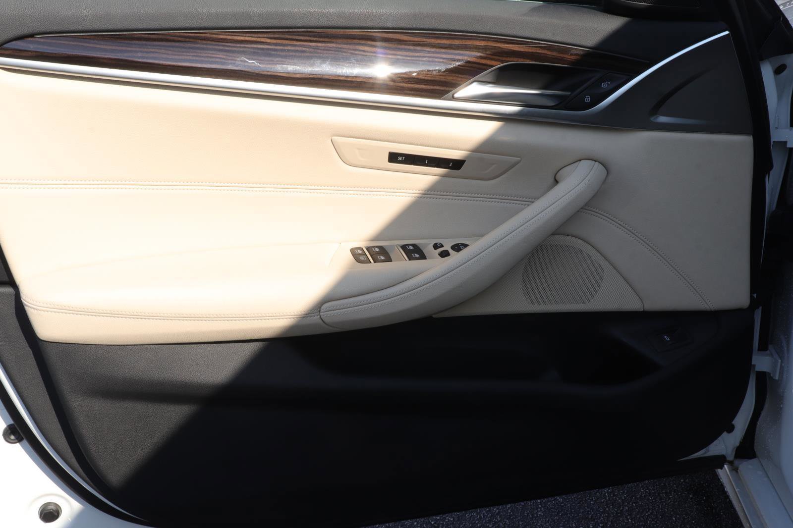 Used 2020 BMW 530i w/ Premium Package image 9