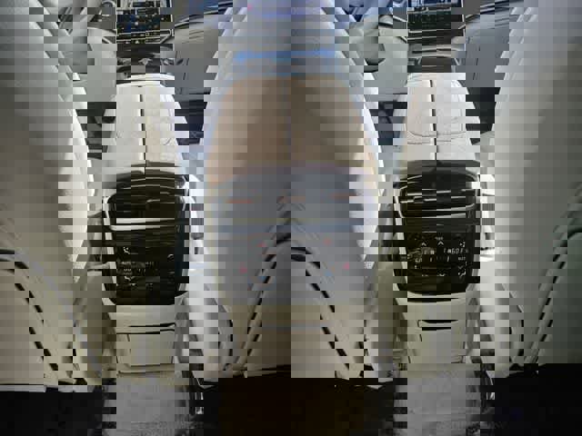 Used 2023 Mercedes-Benz EQS 450+ 4MATIC SUV w/ AMG Line Exterior Package image 17