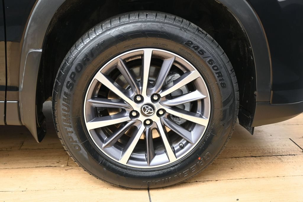 Used 2019 Toyota Highlander XLE AWD/4WD image 18