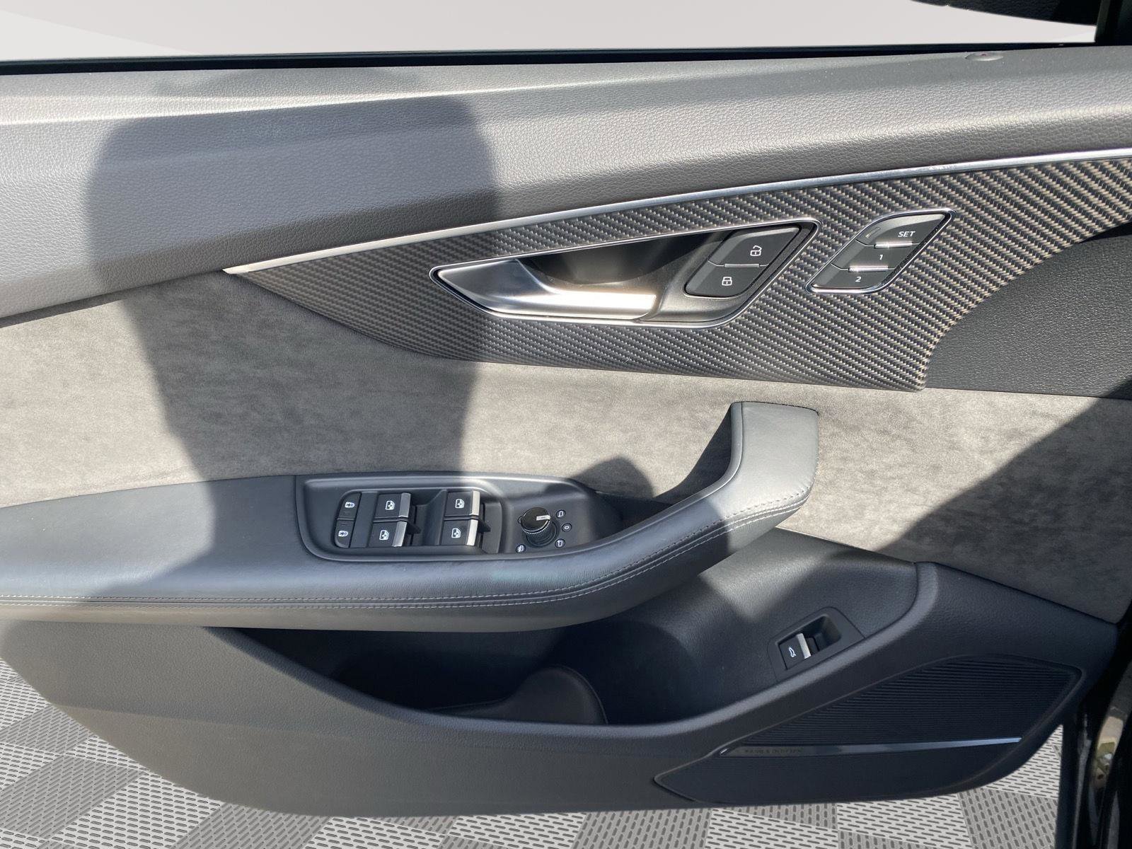 Used 2022 Audi RS Q8 w/ Carbon Optic Package image 11