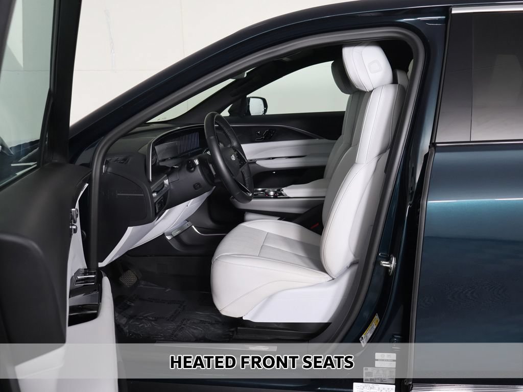 Used 2025 Cadillac Lyriq Luxury RWD image 8