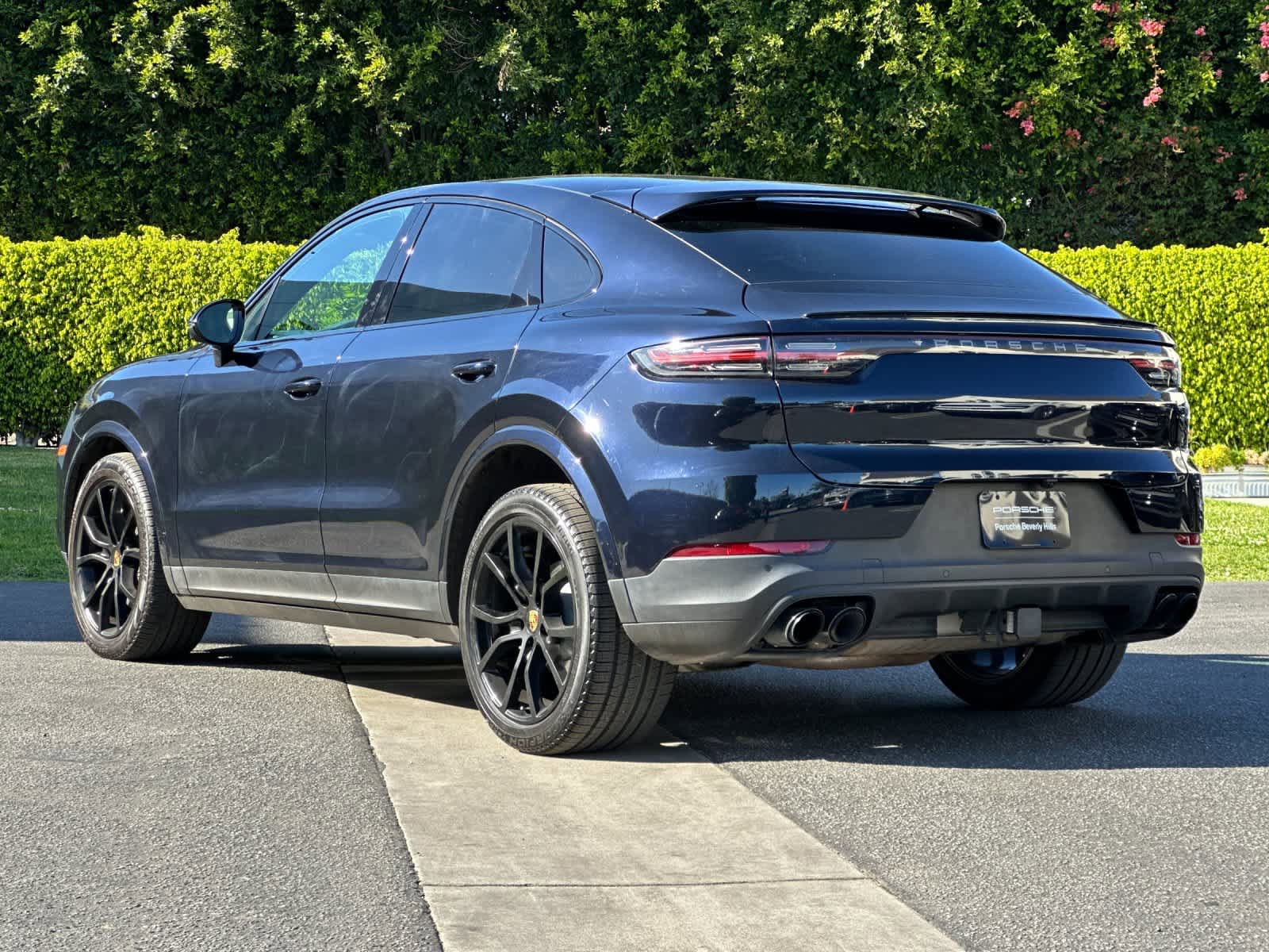 Certified 2023 Porsche Cayenne Platinum Edition w/ Towing Package w/o Tow Ball image 3
