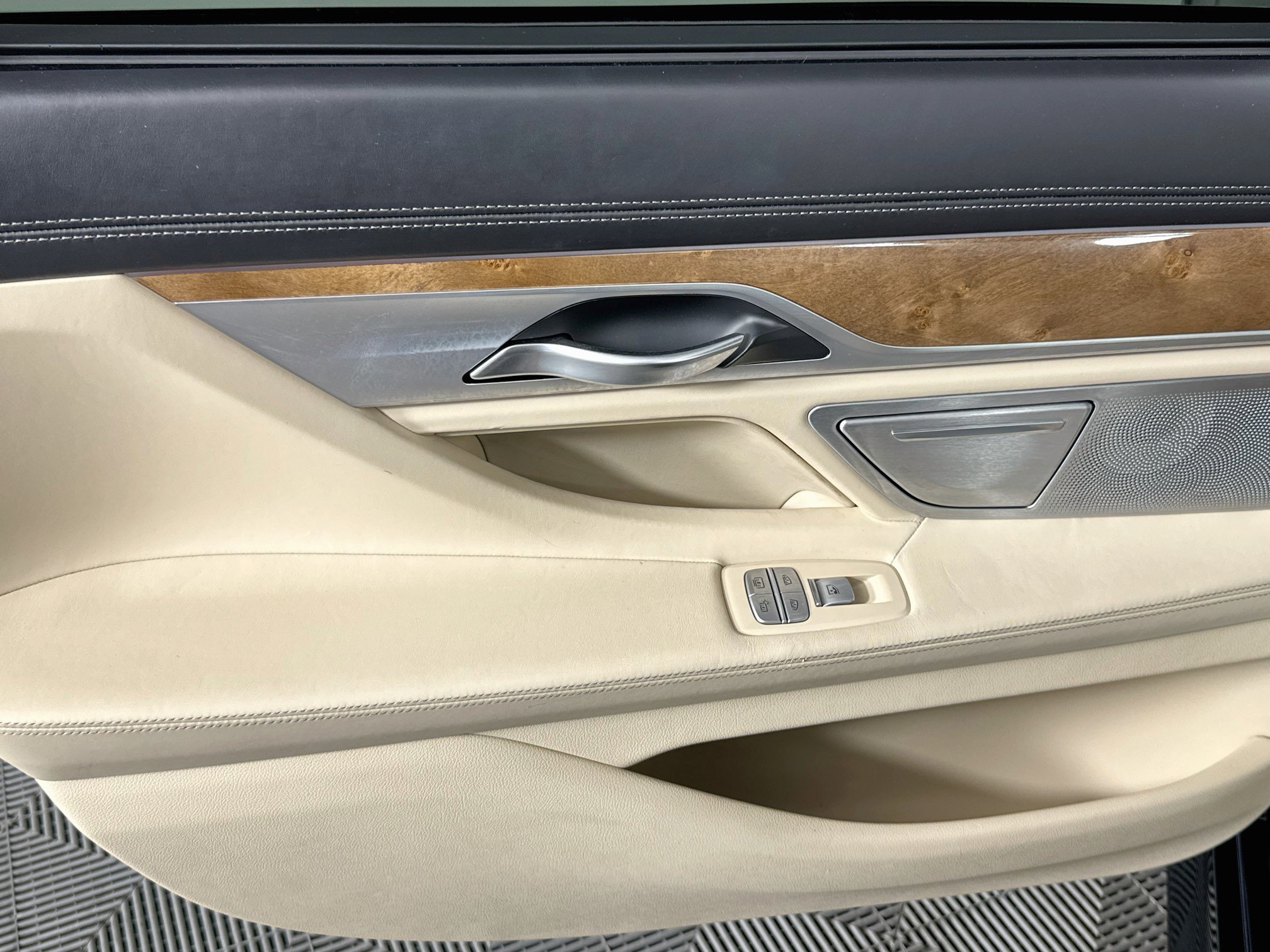 Used 2018 BMW 750i RWD image 24