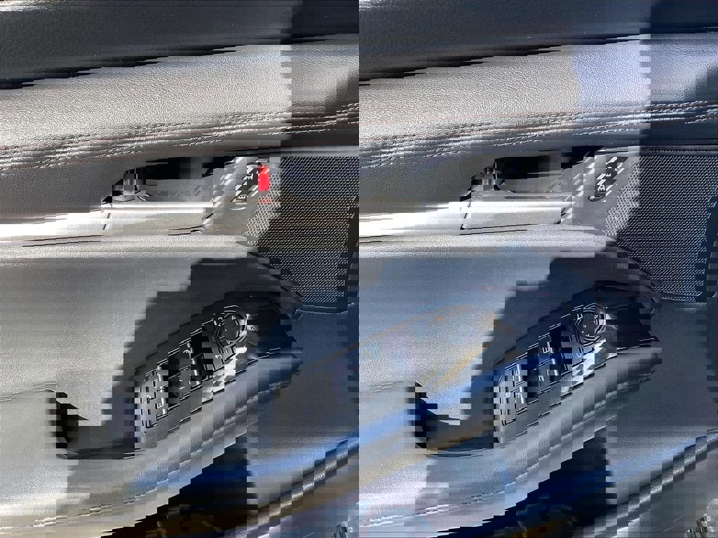 Used 2025 MAZDA MAZDA3 s Sport image 34