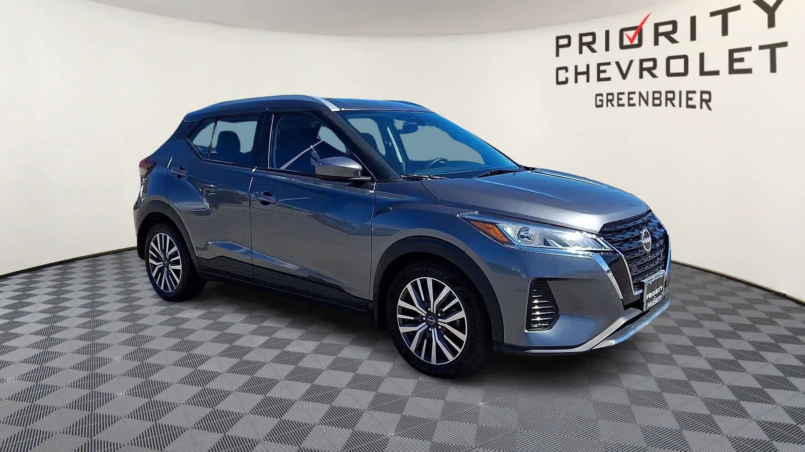 Used 2023 Nissan Kicks SV image 2