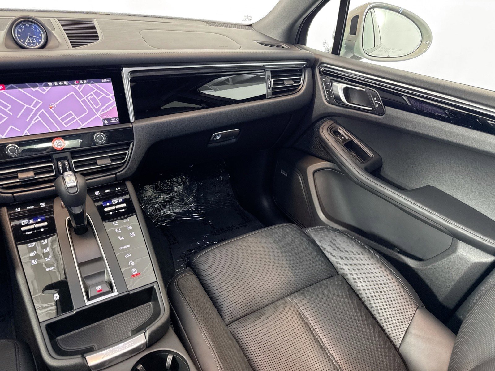 Used 2025 Porsche Macan image 22