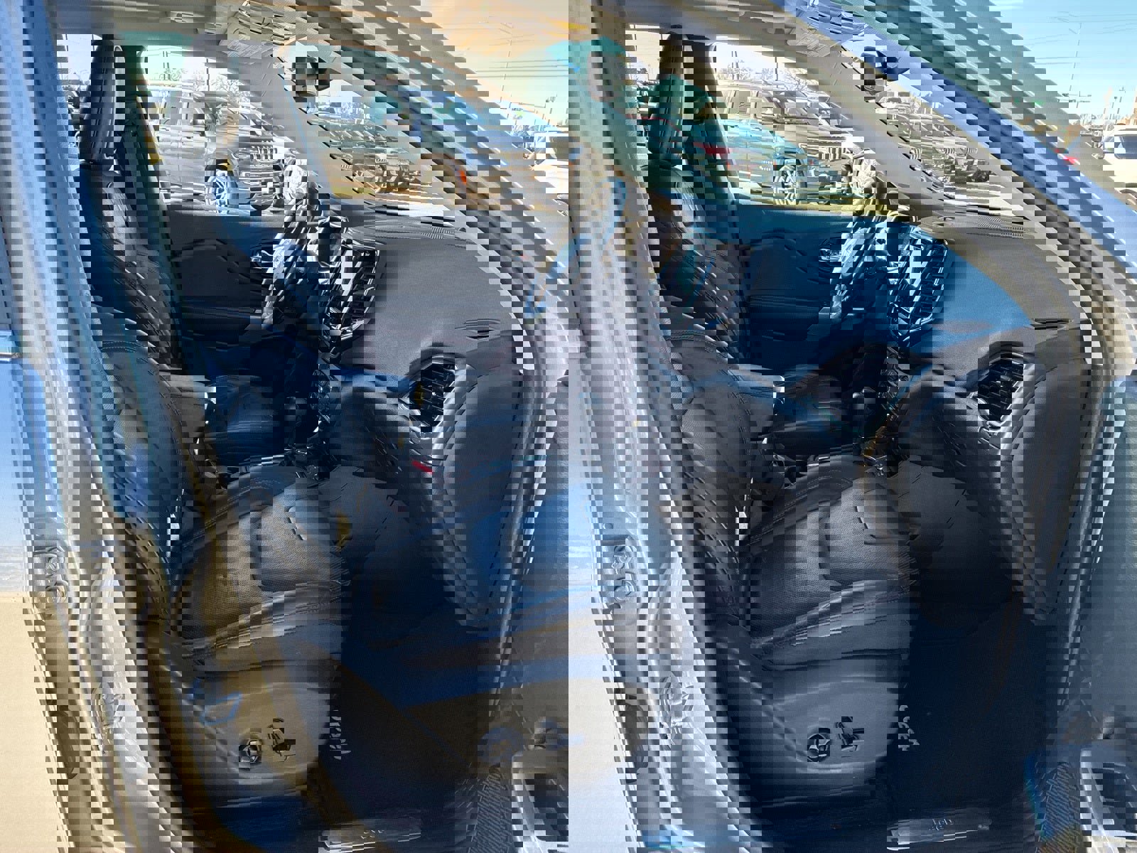 Used 2019 Jeep Cherokee Limited image 16