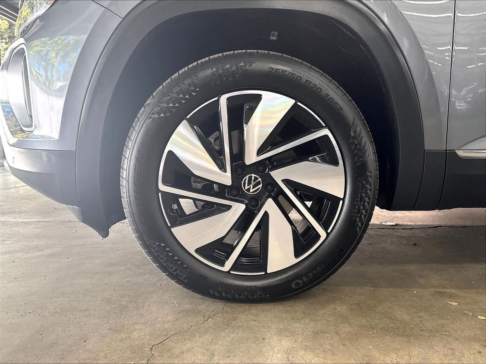 Used 2024 Volkswagen Atlas SEL AWD/4WD image 37