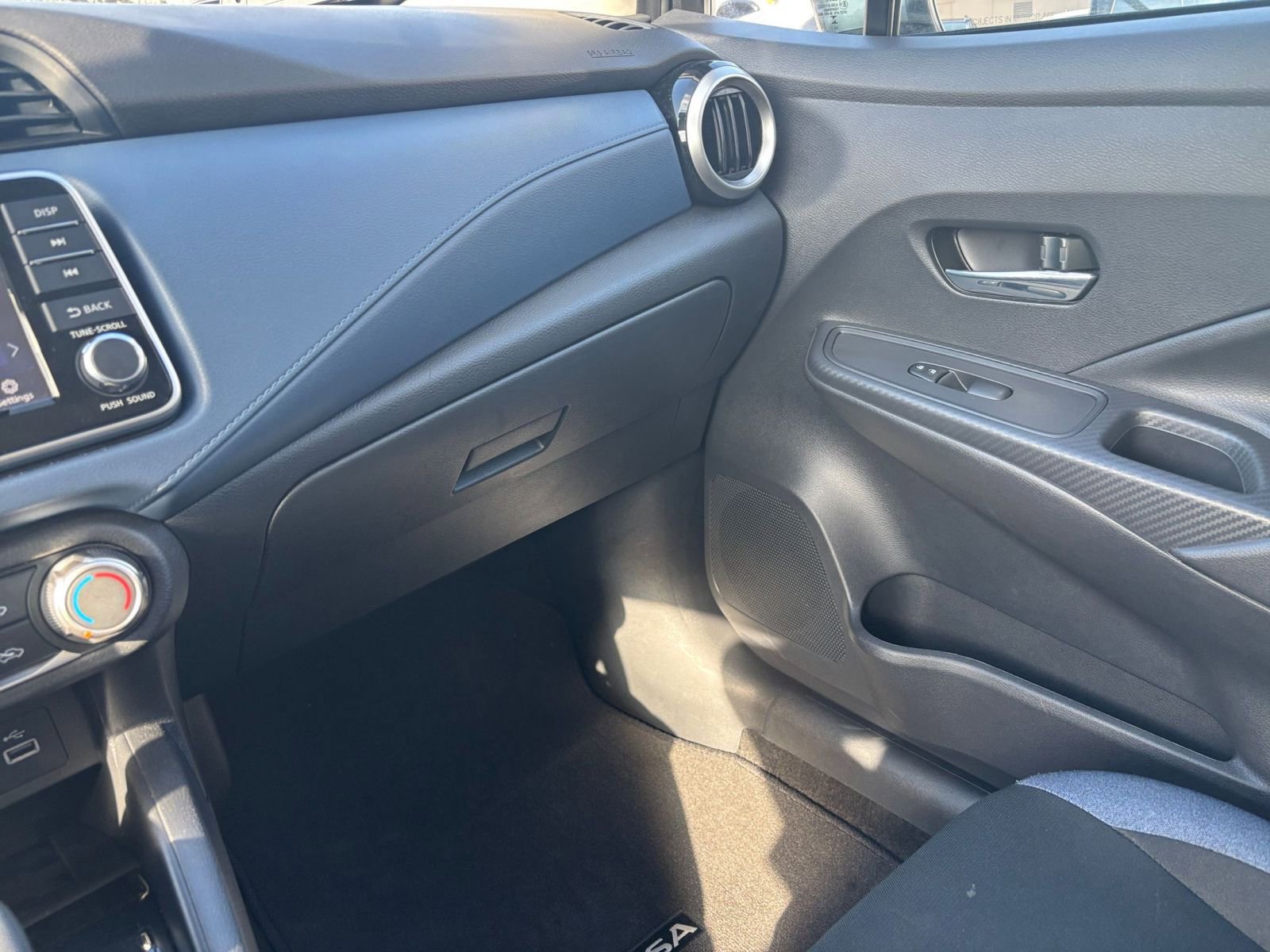 Used 2025 Nissan Versa SV image 33