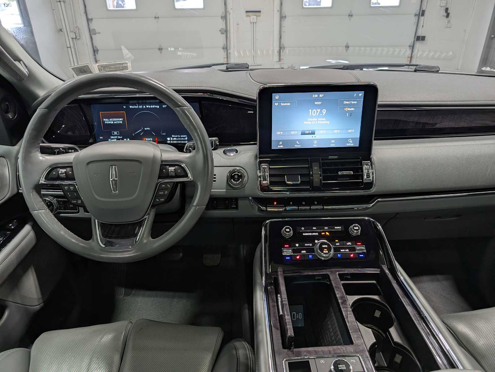 Used 2020 Lincoln Navigator L Reserve w/ Luxury Package AWD/4WD image 18