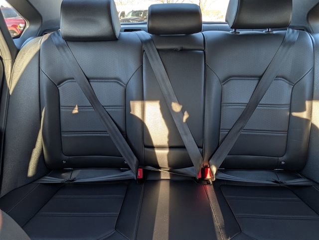 Used 2022 Volkswagen Passat 2.0T R-Line image 9