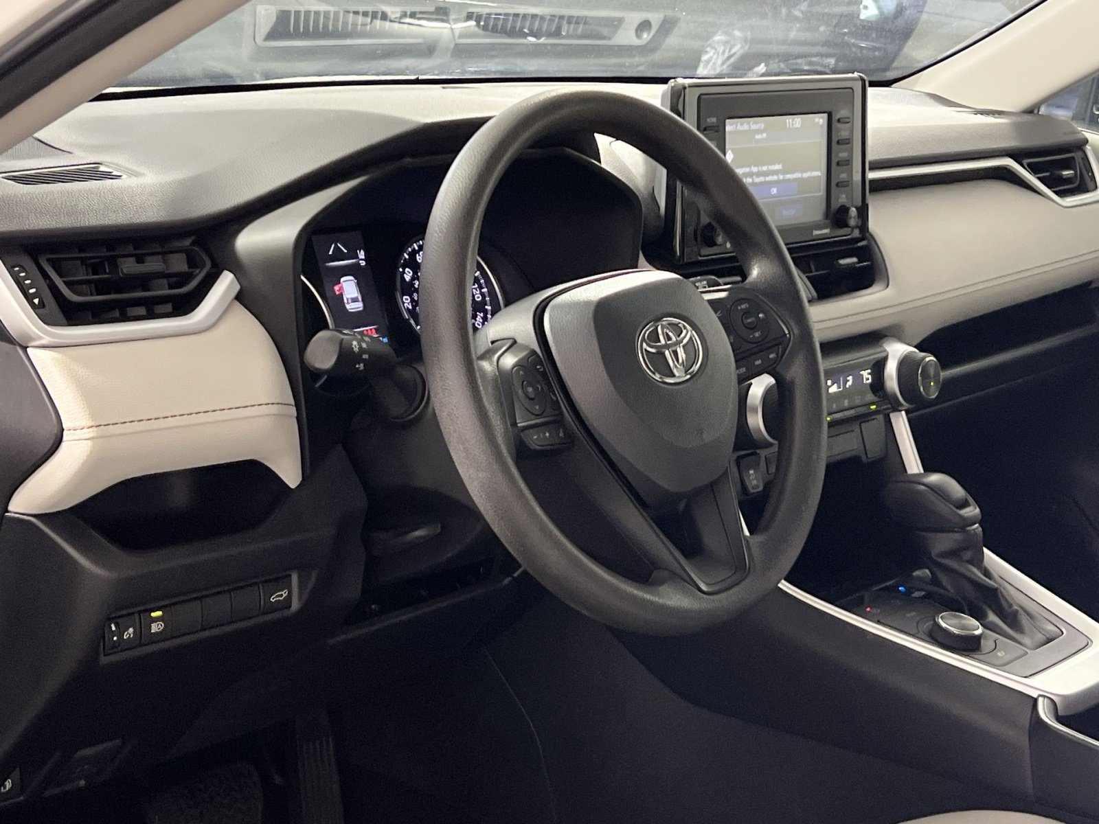 Used 2022 Toyota RAV4 XLE w/ Convenience Package AWD/4WD image 17
