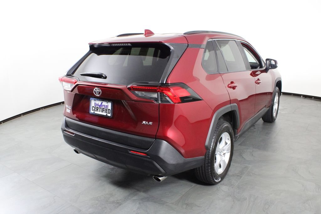 Used 2019 Toyota RAV4 XLE FWD image 3