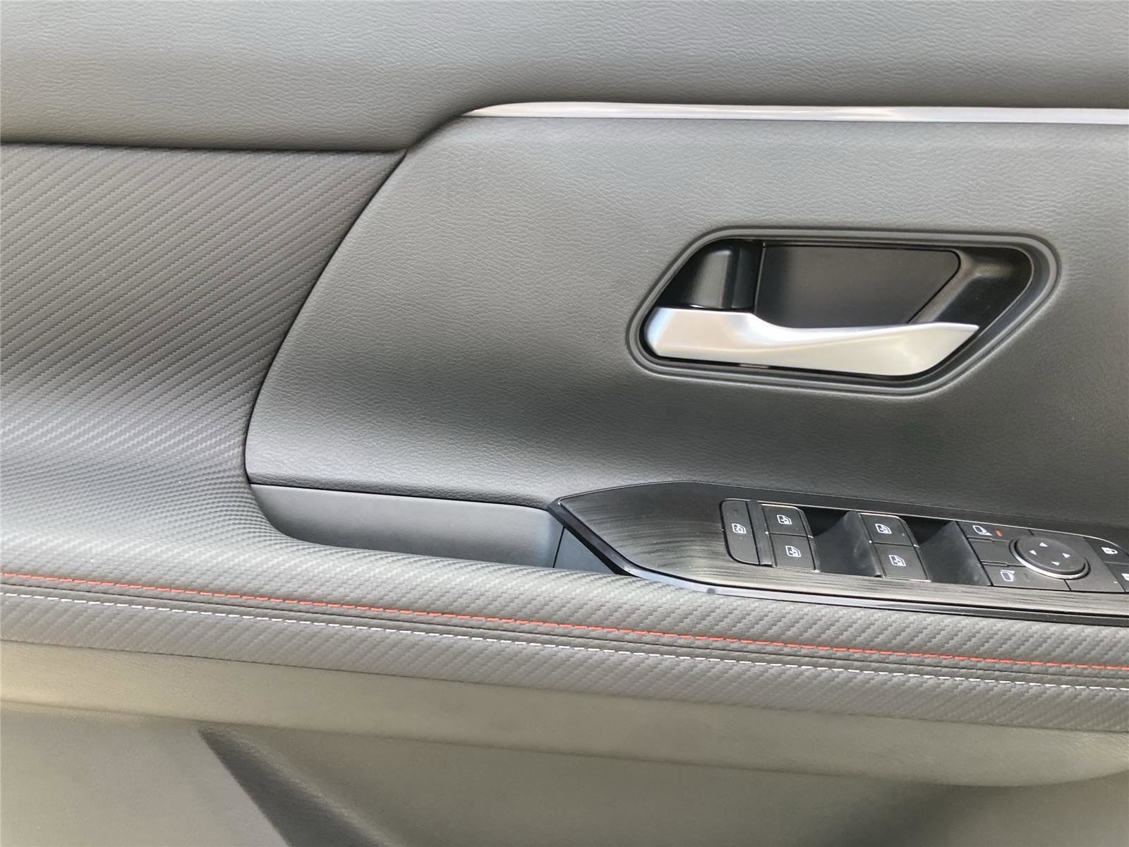 New 2025 Nissan Kicks SR image 38