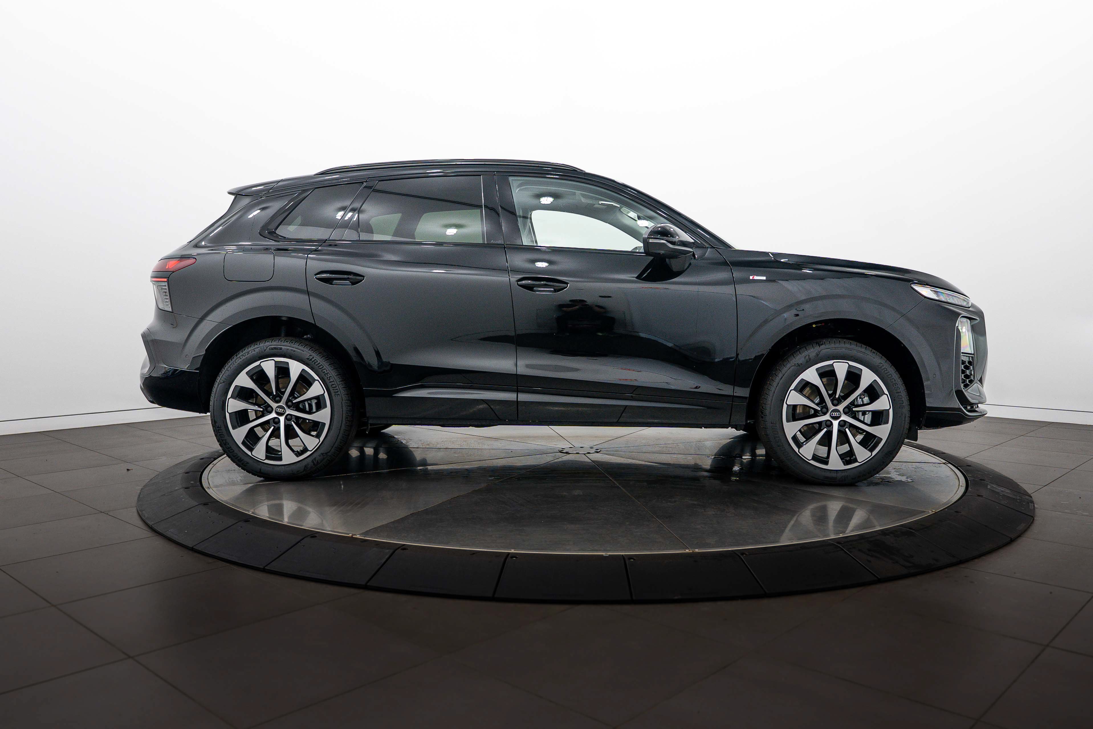 New 2026 Audi Q3 quattro 2.0T AWD/4WD image 3