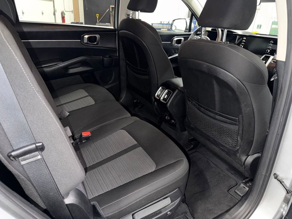 Used 2021 Kia Sorento LX FWD image 18