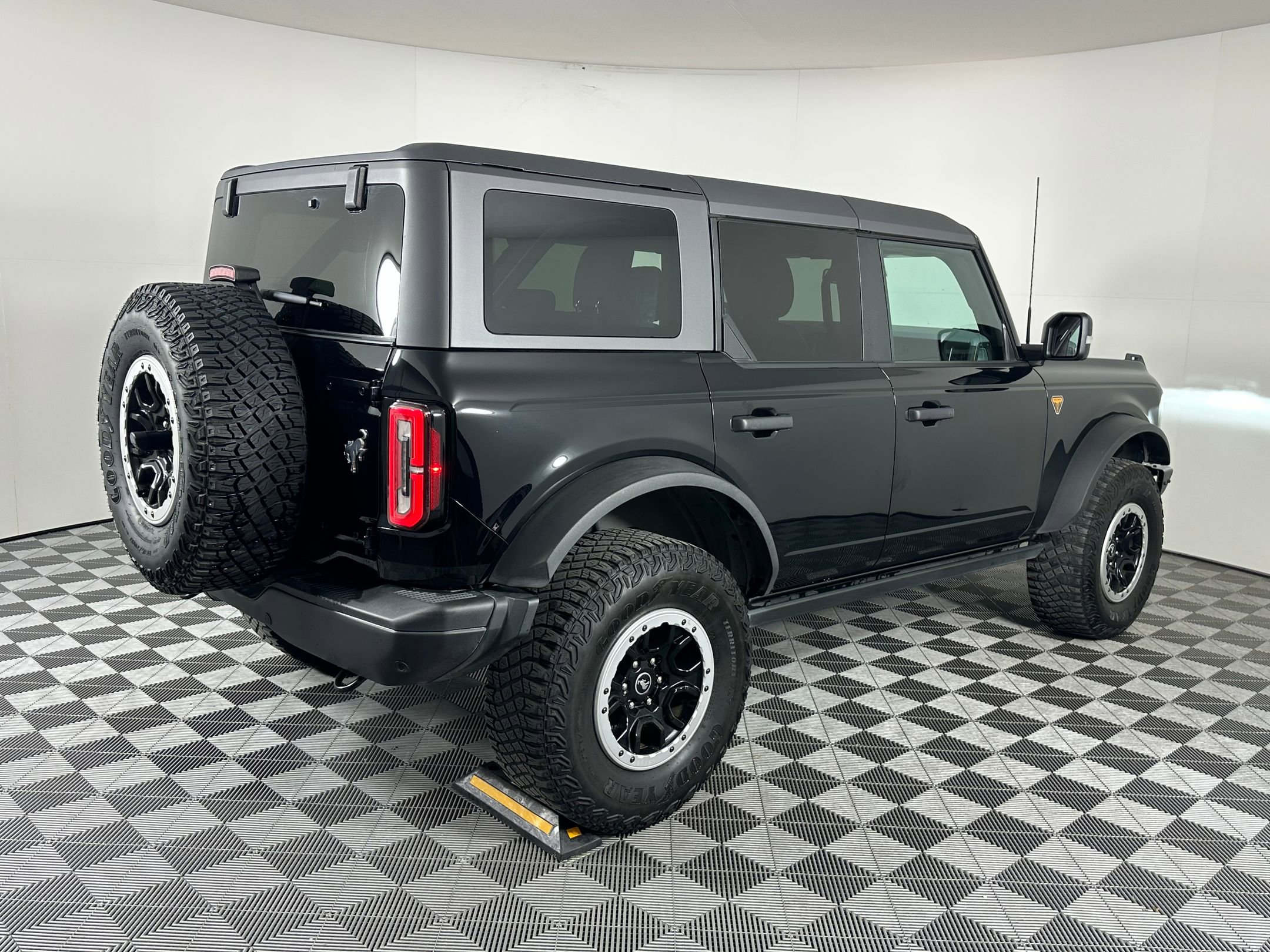 Used 2023 Ford Bronco Badlands image 8