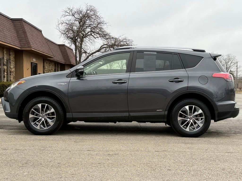 Used 2018 Toyota RAV4 XLE image 2