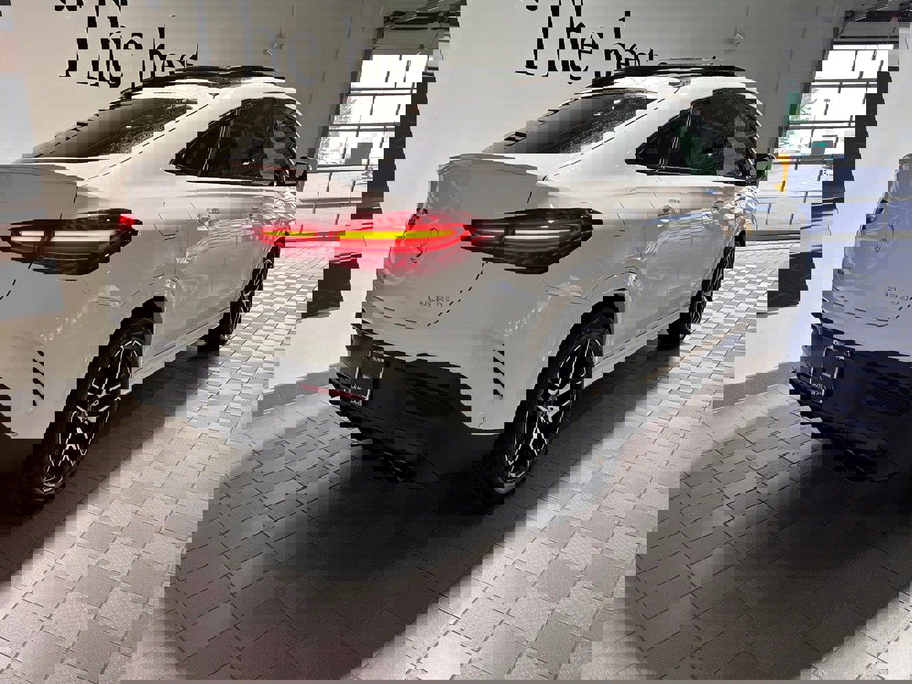 Used 2025 Mercedes-Benz GLE 53 AMG 4MATIC image 4