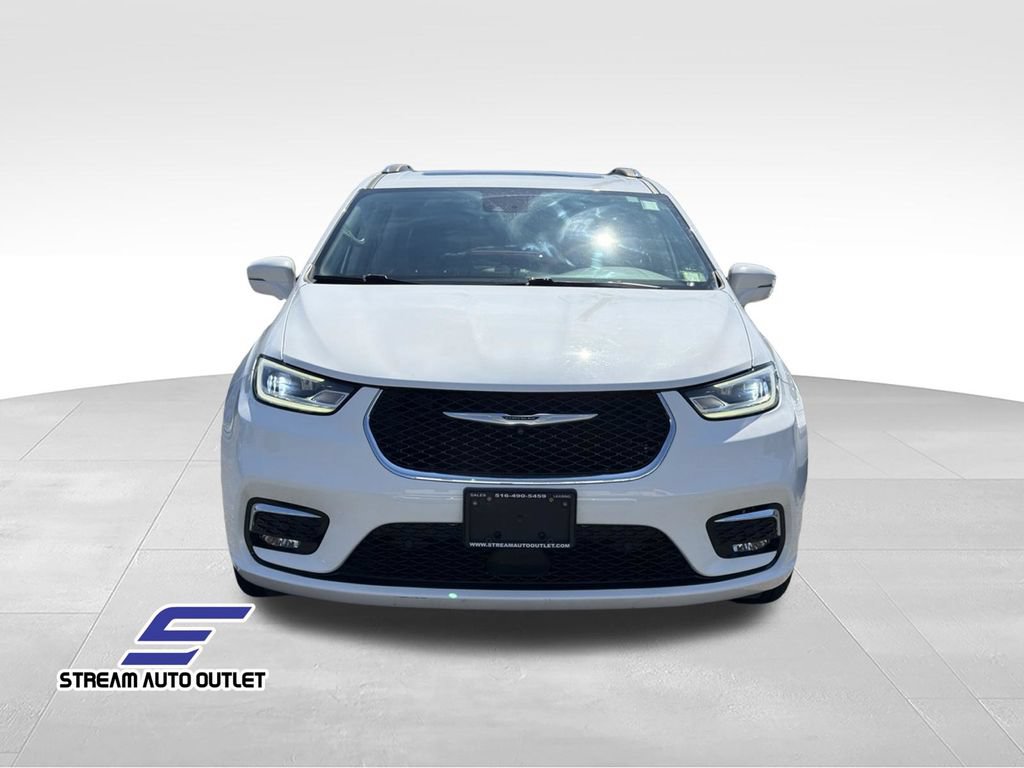 Used 2021 Chrysler Pacifica Touring-L w/ Uconnect Theater Family Group AWD/4WD image 2