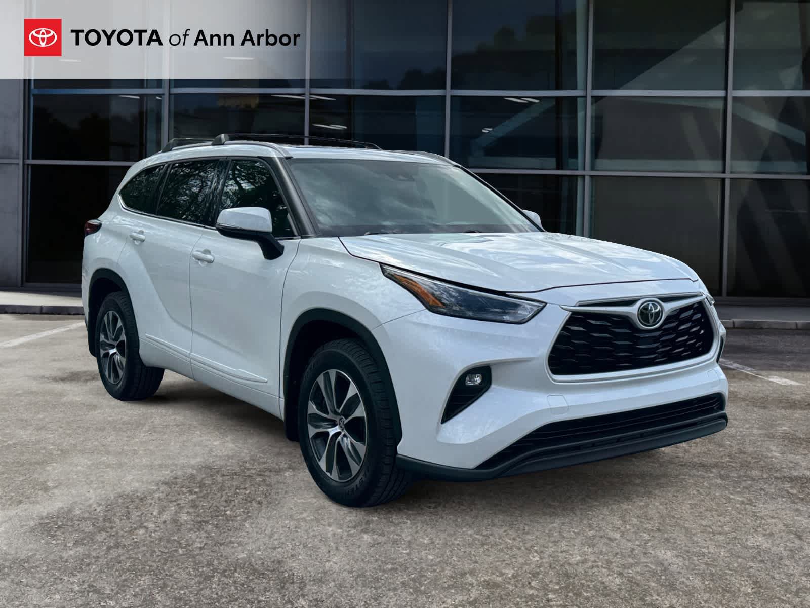 Used 2022 Toyota Highlander XLE AWD/4WD video 1
